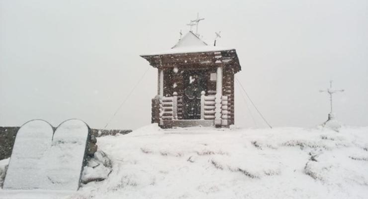 В Карпатах пошел снег