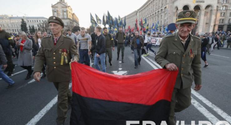 Почти половина украинцев хотят признания УПА борцами за Украину