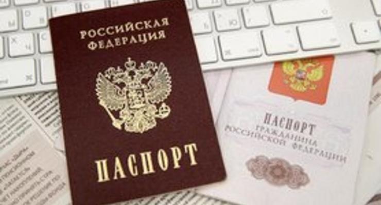 Около 200 тыс жителей ОРДЛО получили паспорта РФ, - Резников