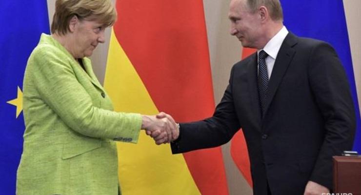 Путин и Меркель созвонились в День памяти и примирения