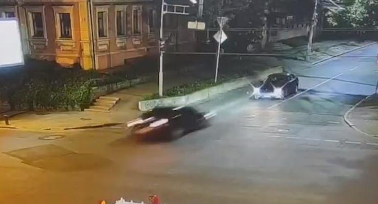 Момент ДТП во время погони в Днепре попал на видео