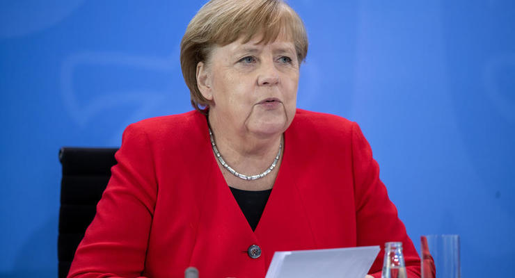 Меркель заявила, что ФРГ вступает в "новую фазу пандемии"