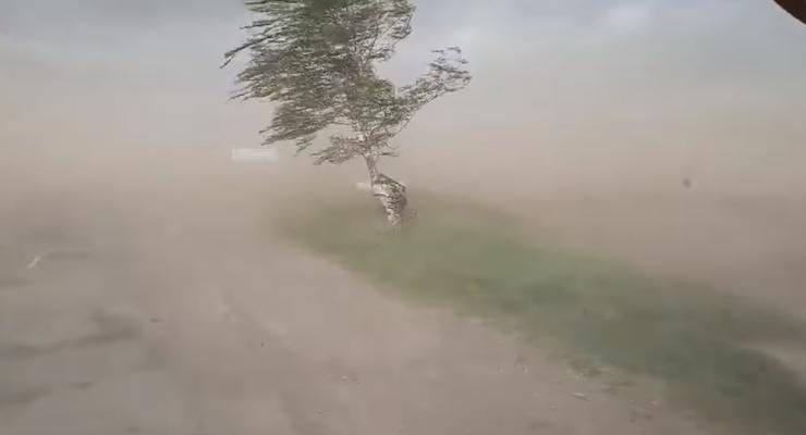 На Прикарпатье обрушилась пылевая буря