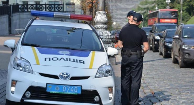 На Донбассе полицейские избили мужчину на остановке