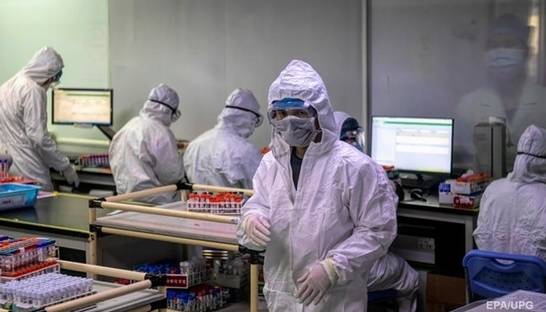 От COVID-19 погибло более 297 тысяч человек