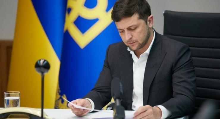 Зеленский снял санкции с наблюдателей на выборах в ОРДЛО: список