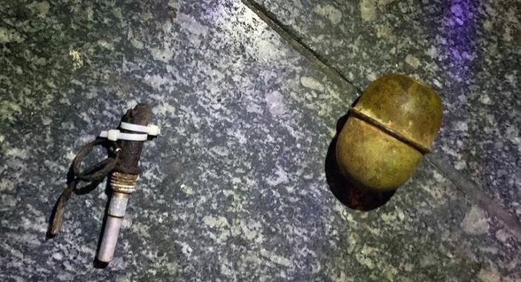 В Киеве мужчина хотел взорвать гранату в магазине из-за просьбы надеть маску