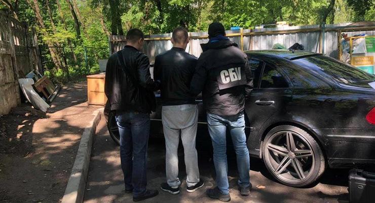 В Киеве задержали мужчину с крупной партией кокаина