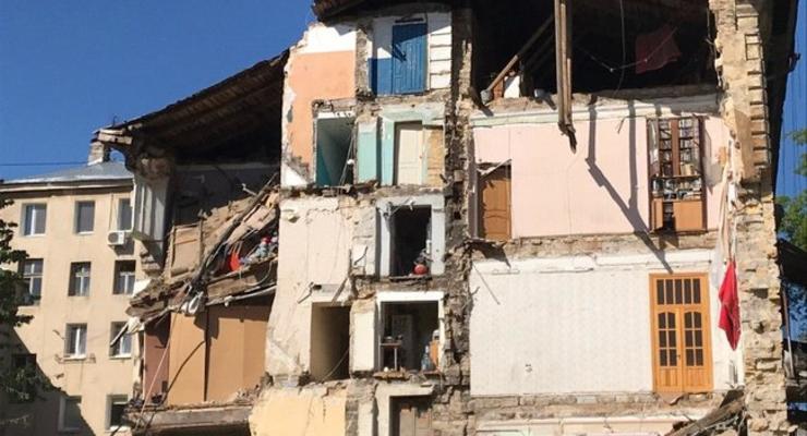 В Одессе обвалилась часть пятиэтажного дома: Подробности
