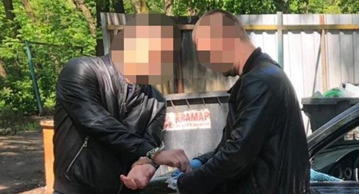 В Киеве суд отправил в СИЗО мужчину, который пытался сбыть полкило кокаина