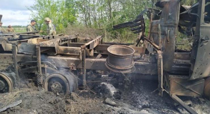 Опубликованы фото с места обстрела грузовика ВСУ на Луганщине