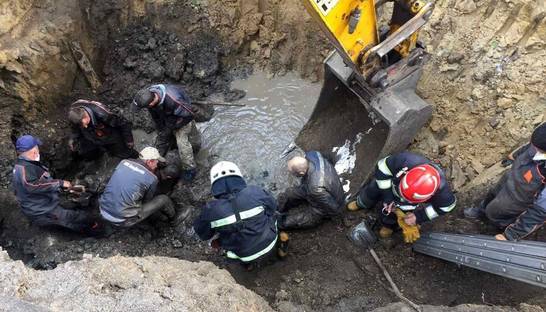 В Хмельницкой области мужчина погиб при оползне коллектора