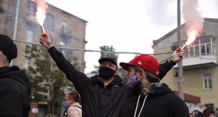 Нацкорпус провел акцию протеста у офиса Медведчука