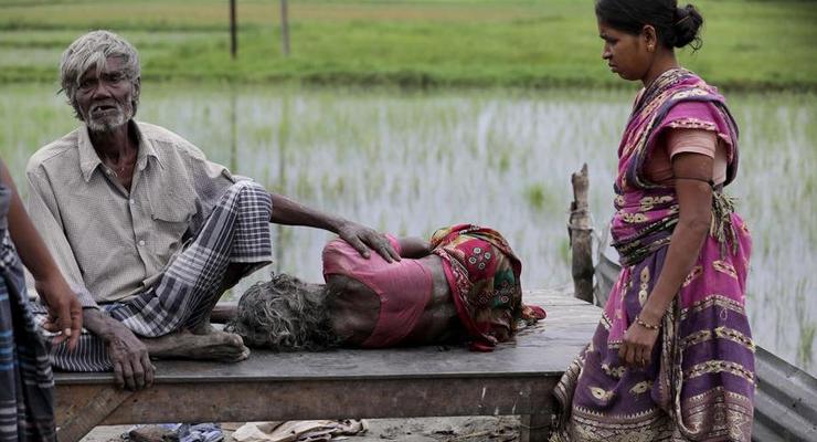 Из-за циклона в Южной Азии погибли больше ста человек