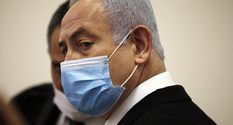 В Израиле судят действующего премьера за коррупцию