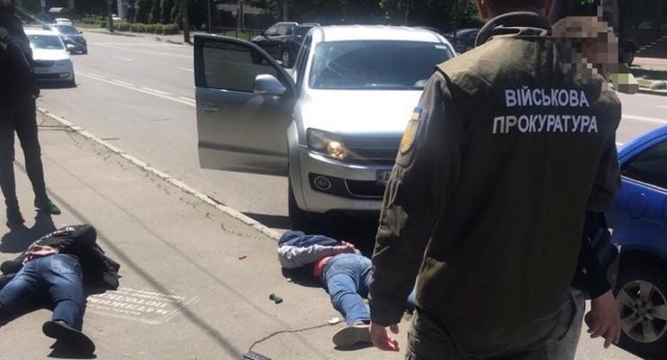 Задержали "на горячем": В Киеве сотрудник СБУ торговал наркотиками