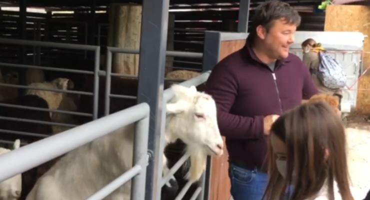 Богдана хотят наказать за инцидент с козой в зоопарке Киева