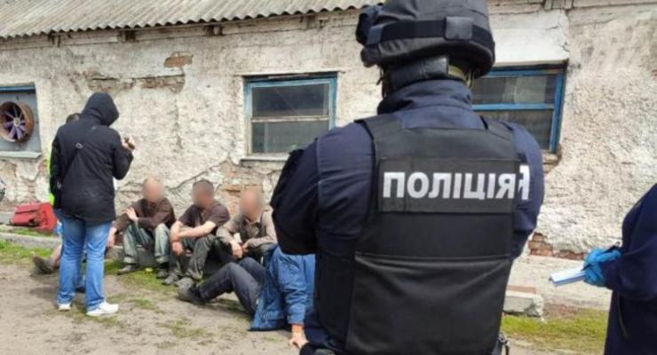 Под Харьковом фермеры держали в трудовом рабстве 9 человек