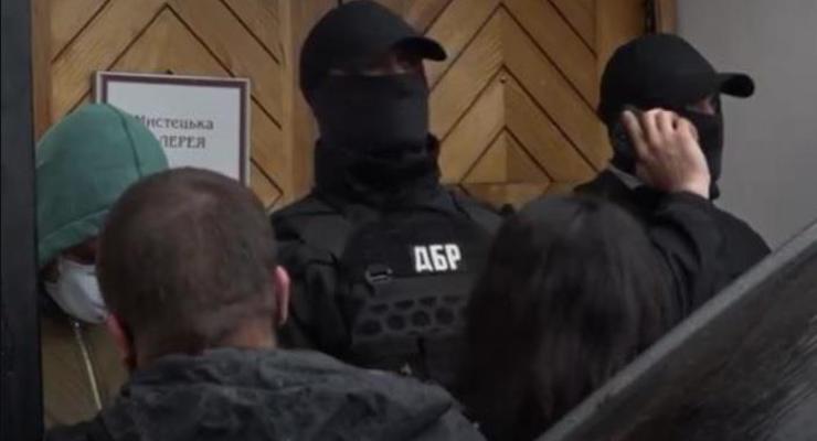 ГБР отрицает штурм музея с картинами Порошенко