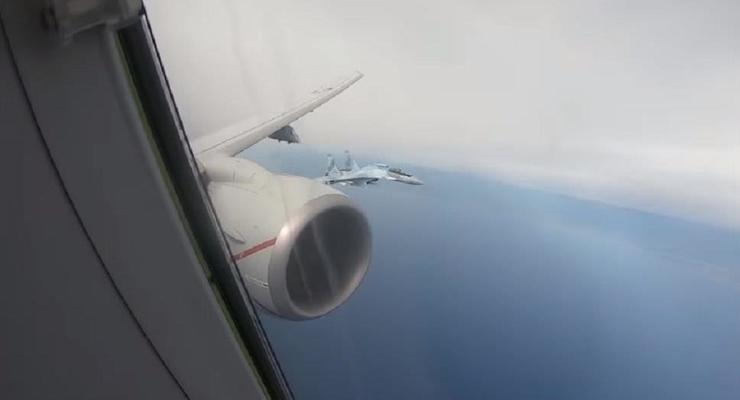 Перехват самолета США двумя Су-35 попал на видео