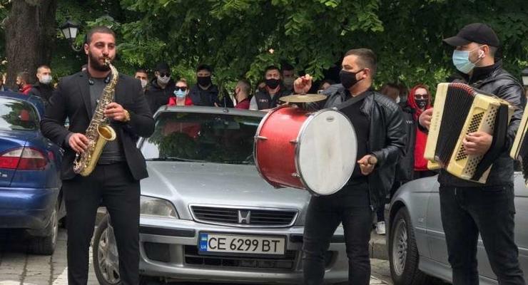 В Черновцах устроили музыкальный протест