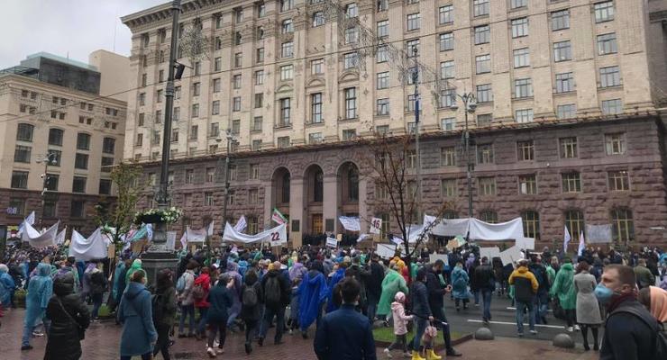 Массовый митинг в центре Киева: Участники собираются перекрыть Крещатик