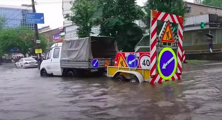 Ливень затопил Киев: на дорогах пробки