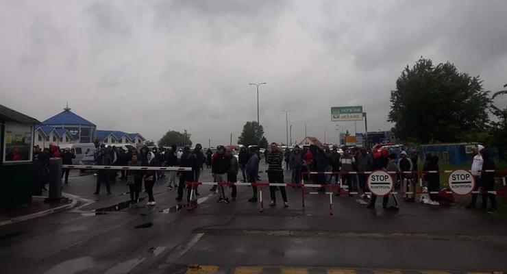 Водители заблокировали КПП на границе с Венгрией