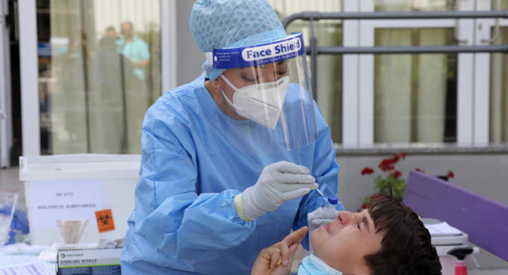 В Украине коронавирусом болеет 4621 медик и 1725 детей