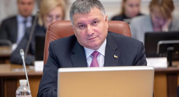 Нардепы собирают подписи за отставку Авакова