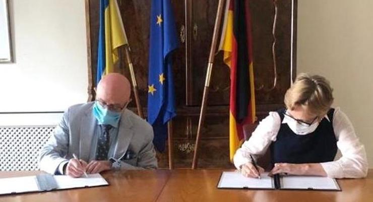 Украина и ФРГ подписали соглашение о выделении 25 млн евро переселенцам