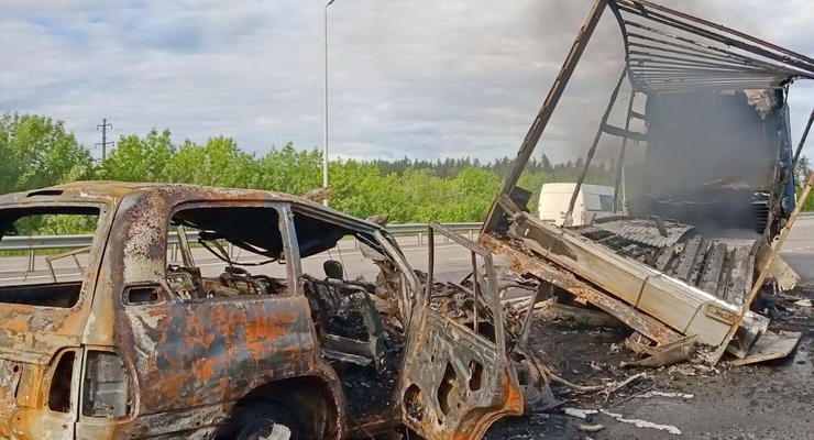 Под Киевом Lexus протаранил фуру и сгорел вместе с водителем