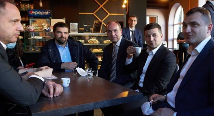 Геращенко собрался оштрафовать Зеленского за визит в кафе