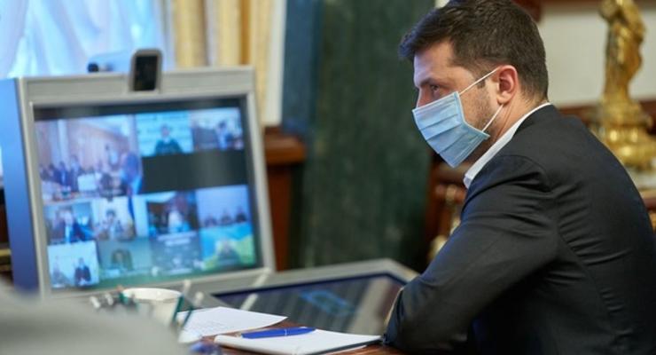 Зеленский призвал украинцев не быть легкомысленными и носить маски