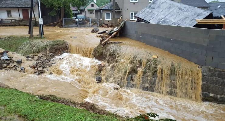 Наводнение в Чехии: Ливень затопил дома, есть погибшие