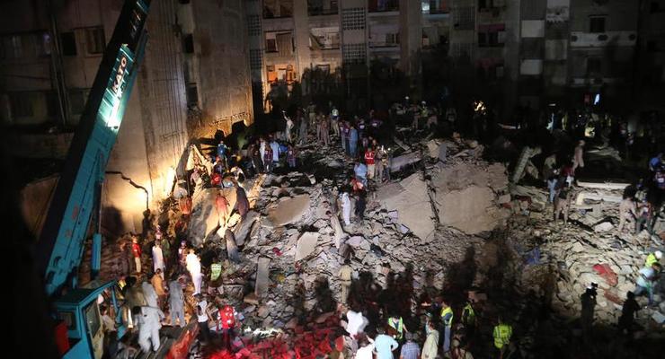 В Пакистане при обрушении жилого дома погибли 19 человек