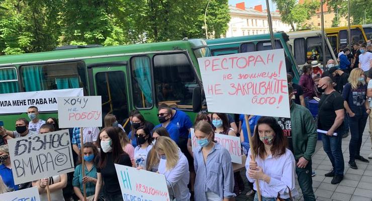 "Бизнес умирает": Предприниматели Львова протестуют против карантина