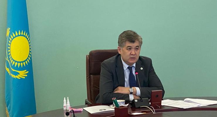 В Казахстане министр здравоохранения попал в больницу с COVID-19