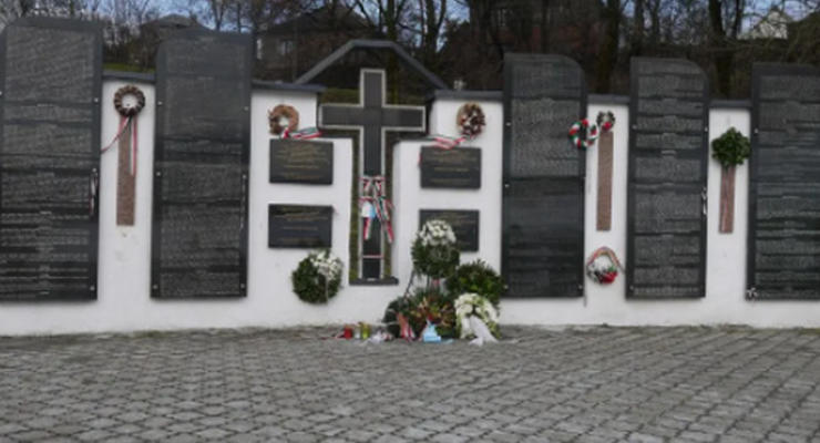 Венгерский мемориал в Сваляве осквернила погода – полиция