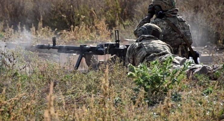 Сутки на Донбассе: боевики снизили число обстрелов