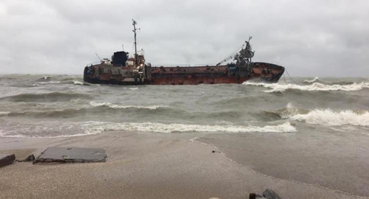 Власти рассказали, как поднимут затонувший танкер в Одессе