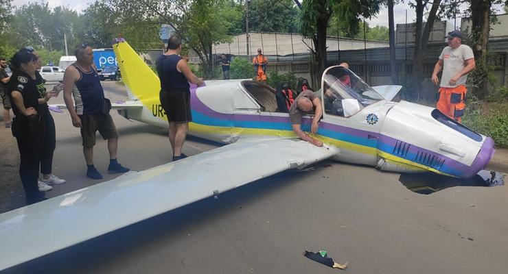 Очевидец о крушении самолета в Одессе: “Люди на моих глазах умирают”