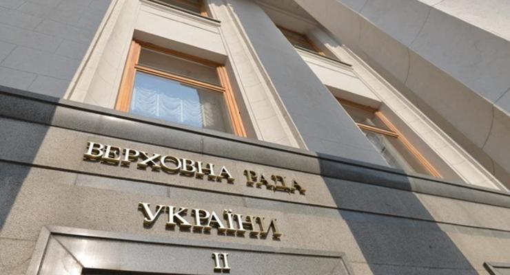Раде предлагают закрыть выезд украинцам с долгами по коммуналке