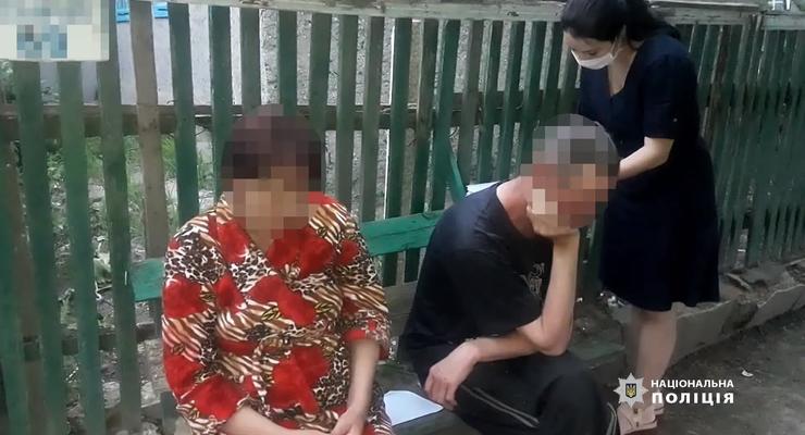 Под Одессой родители посадили на цепь 11-летнюю дочь