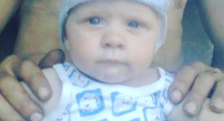 Отец, изрезавший своего 2-летнего сына, покончил с жизнью в СИЗО
