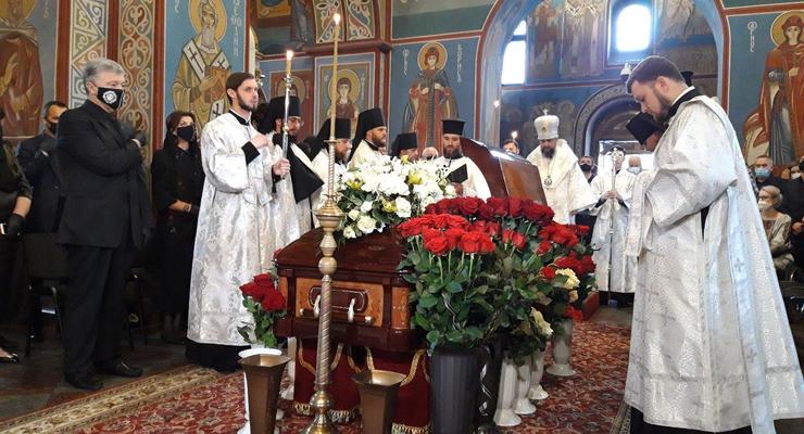 Сегодня в Киеве состоялась панихида по отцу Порошенко