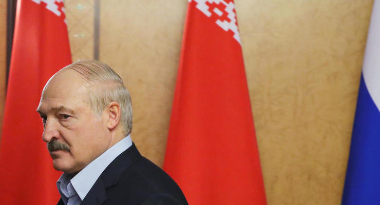 Лукашенко заявил, что потеряет Беларусь, если поведет себя демократично