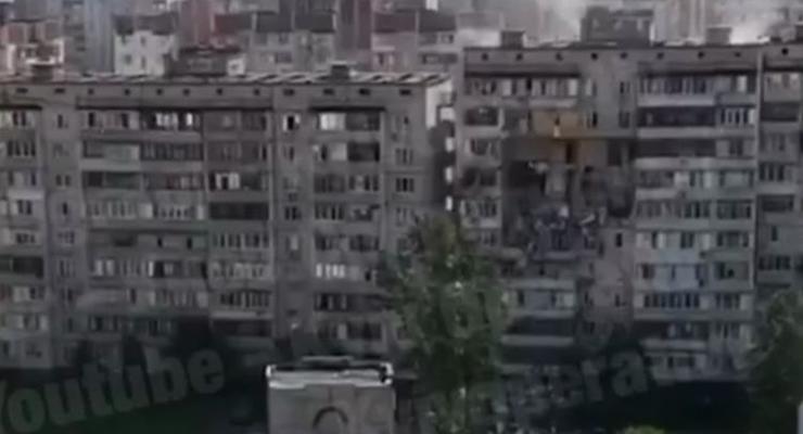 Киевскую многоэтажку разнесло взрывом газа: появилось видео