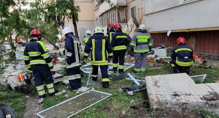 Взрыв дома в Киеве: из-под завалов вытащили ребенка, появился погибший