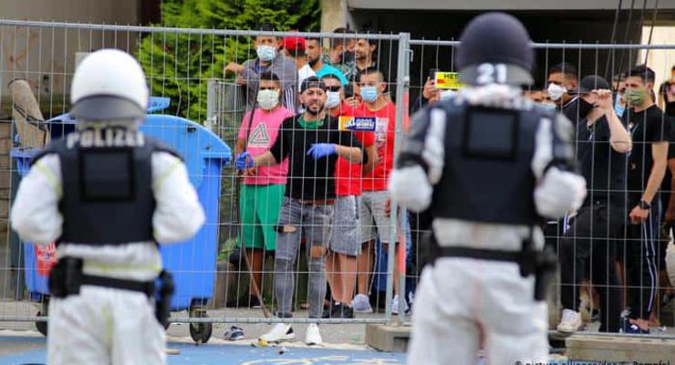 В Германии жители дома со вспышкой COVID атаковали полицию